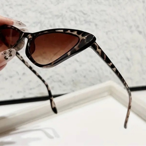Tortoise Shell Cat-Eye Sunglasses - Picture 3 of 4